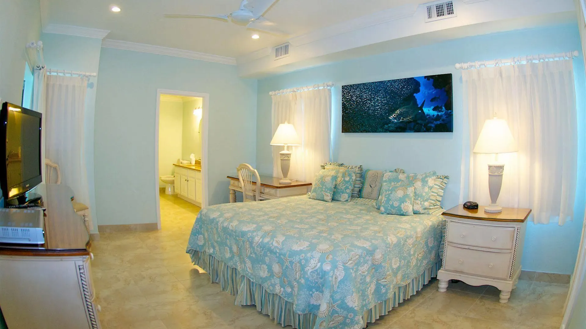 Compass Point Dive Resort Gun Bay 3*,