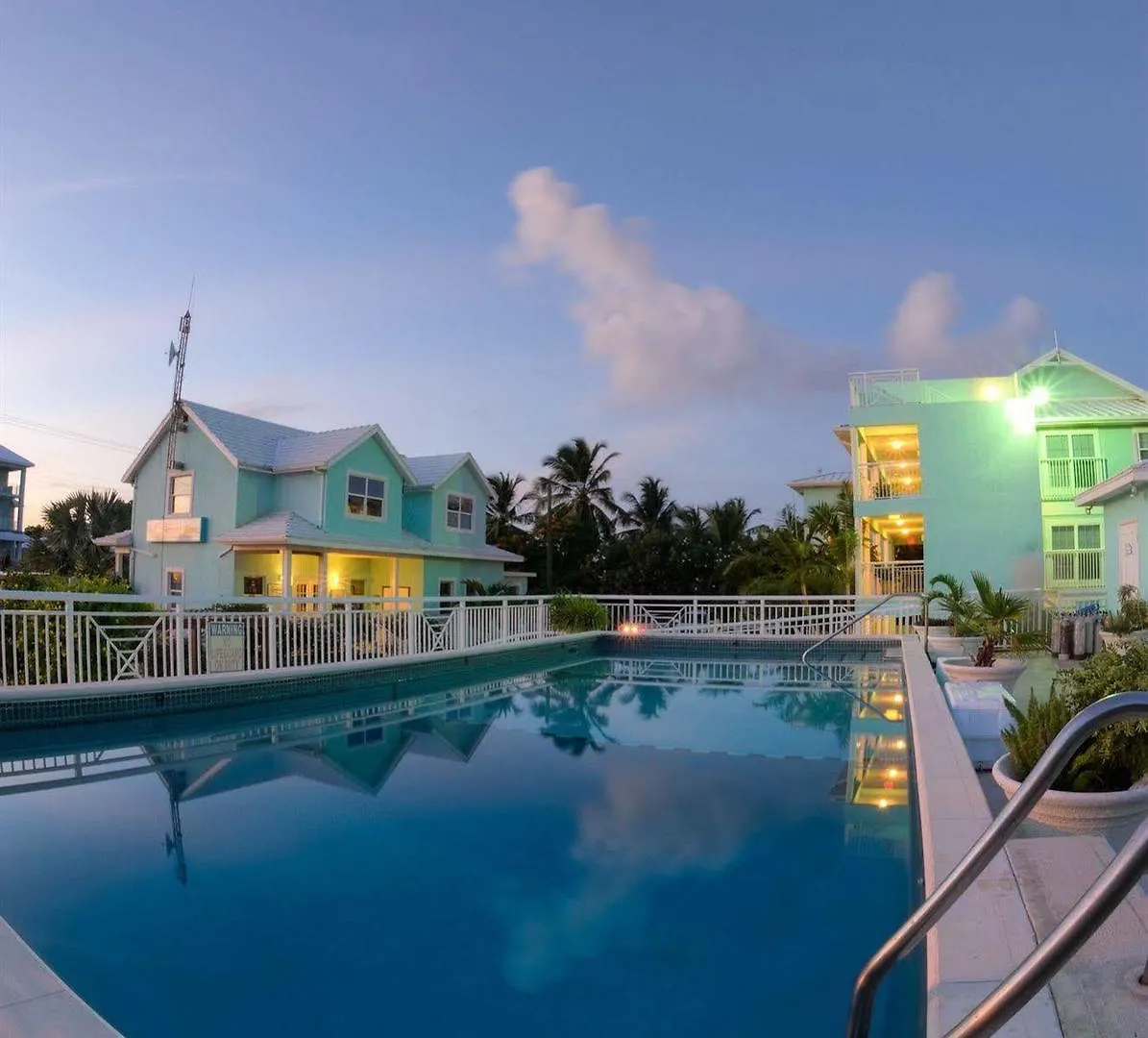 Compass Point Dive Resort Gun Bay Hotel